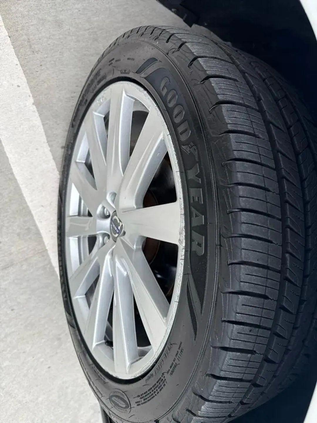 Volvo XC60 2015.5 AWD 4dr T6 Platinum 2015