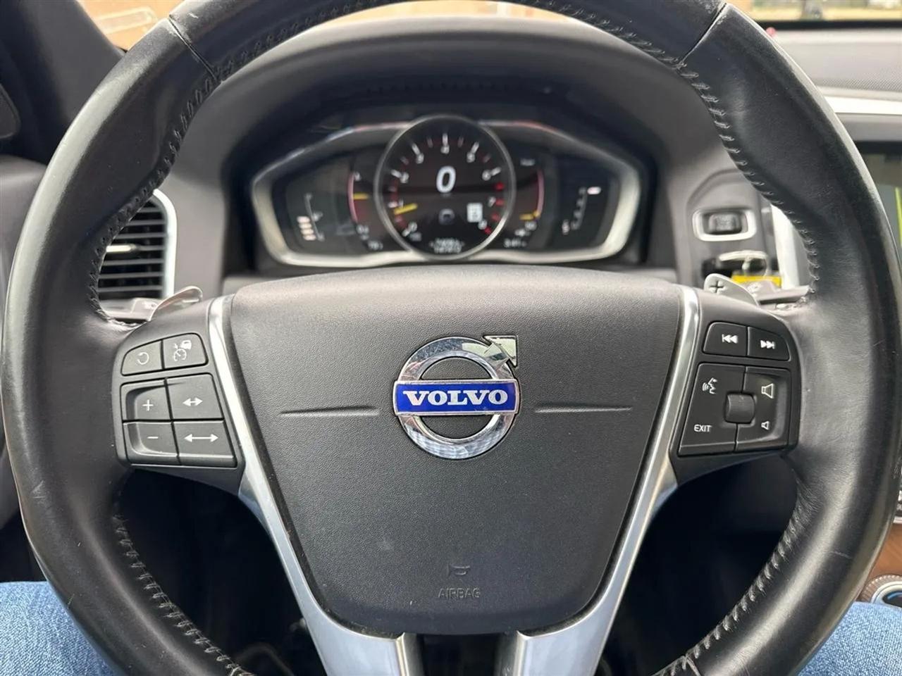 Volvo XC60 2015.5 AWD 4dr T6 Platinum 2015