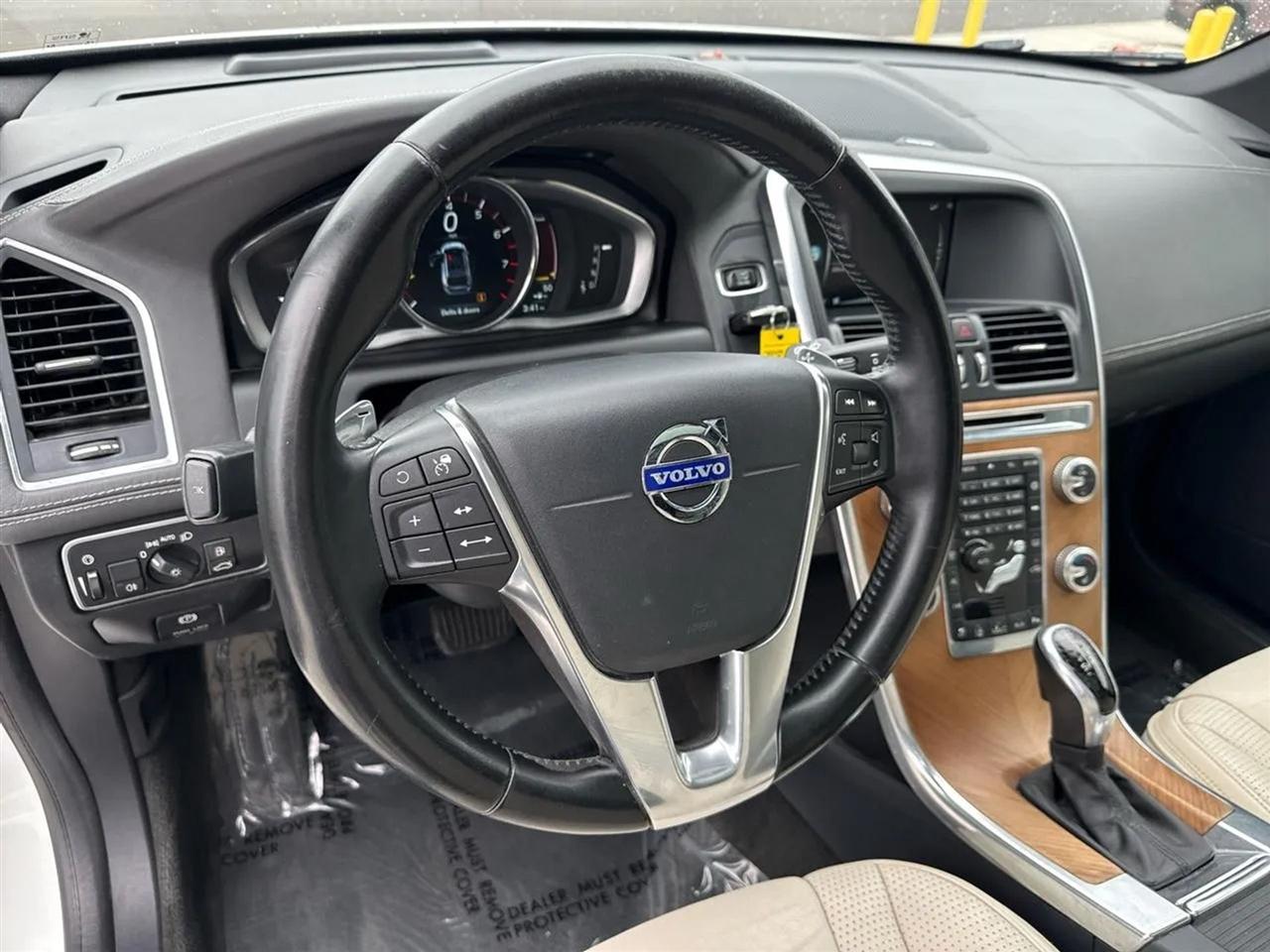 Volvo XC60 2015.5 AWD 4dr T6 Platinum 2015