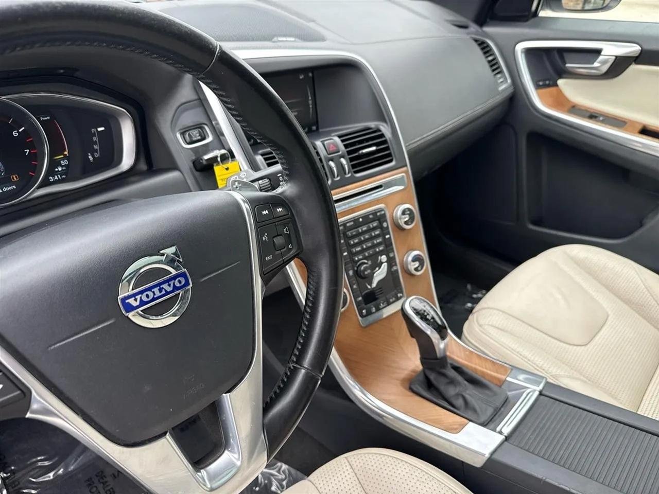 Volvo XC60 2015.5 AWD 4dr T6 Platinum 2015