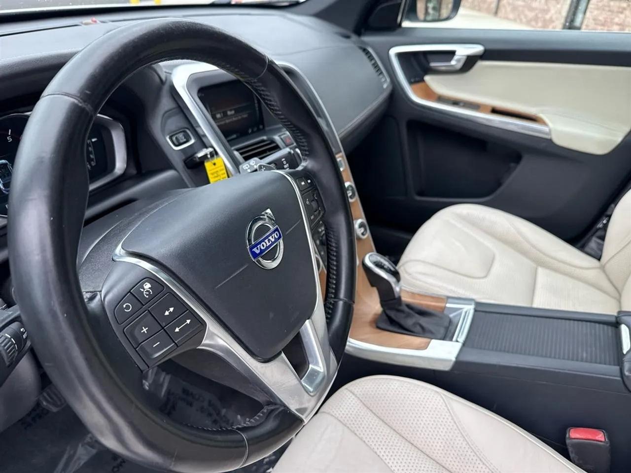 Volvo XC60 2015.5 AWD 4dr T6 Platinum 2015