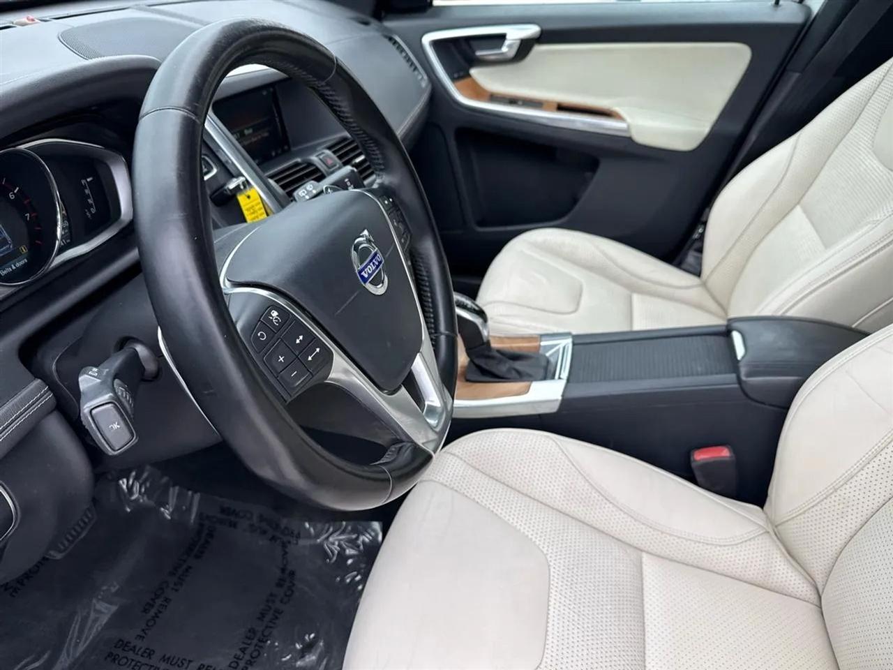 Volvo XC60 2015.5 AWD 4dr T6 Platinum 2015