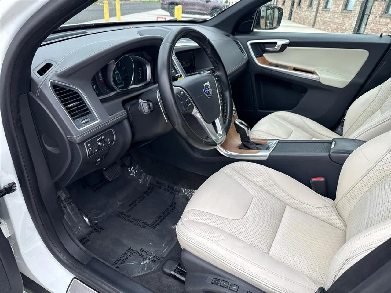 Volvo XC60 2015.5 AWD 4dr T6 Platinum 2015