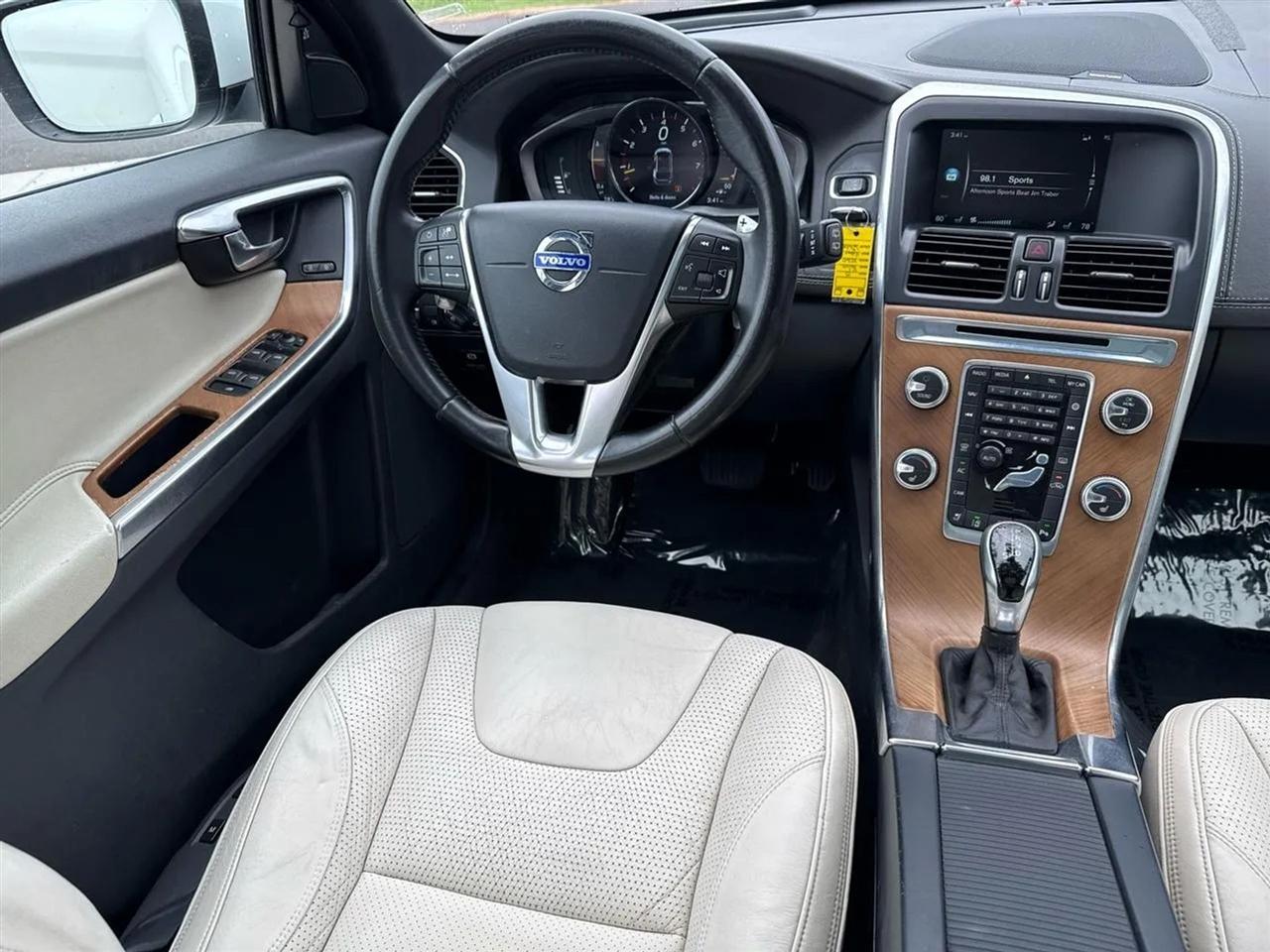 Volvo XC60 2015.5 AWD 4dr T6 Platinum 2015