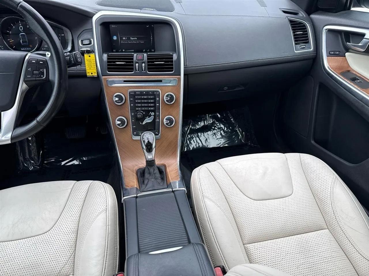 Volvo XC60 2015.5 AWD 4dr T6 Platinum 2015