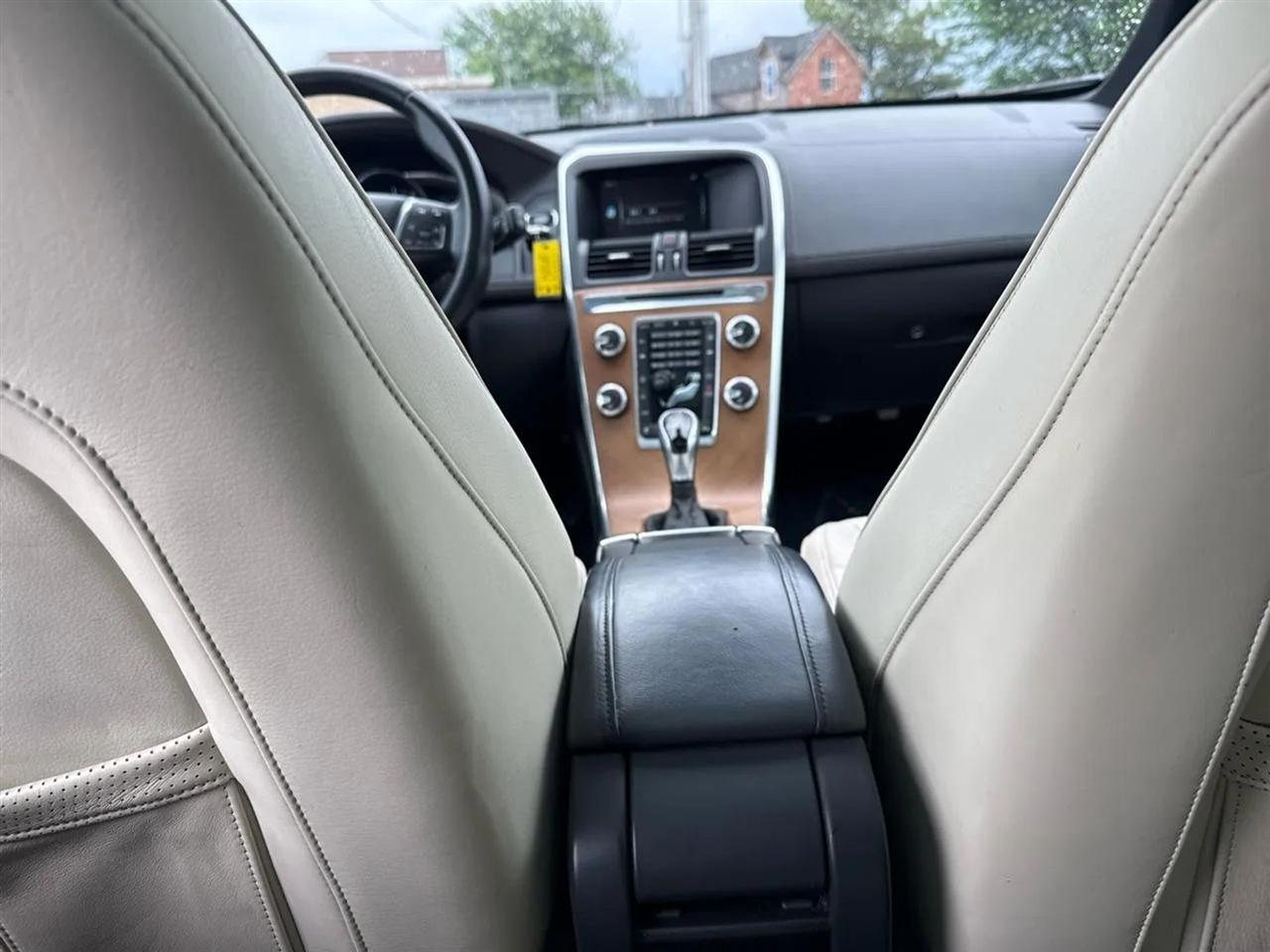 Volvo XC60 2015.5 AWD 4dr T6 Platinum 2015