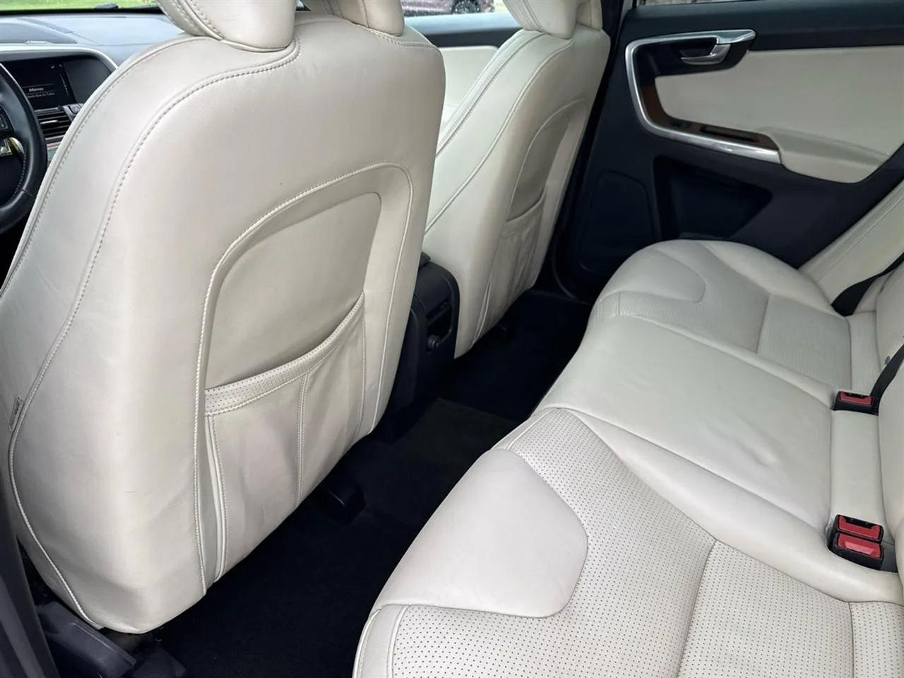 Volvo XC60 2015.5 AWD 4dr T6 Platinum 2015