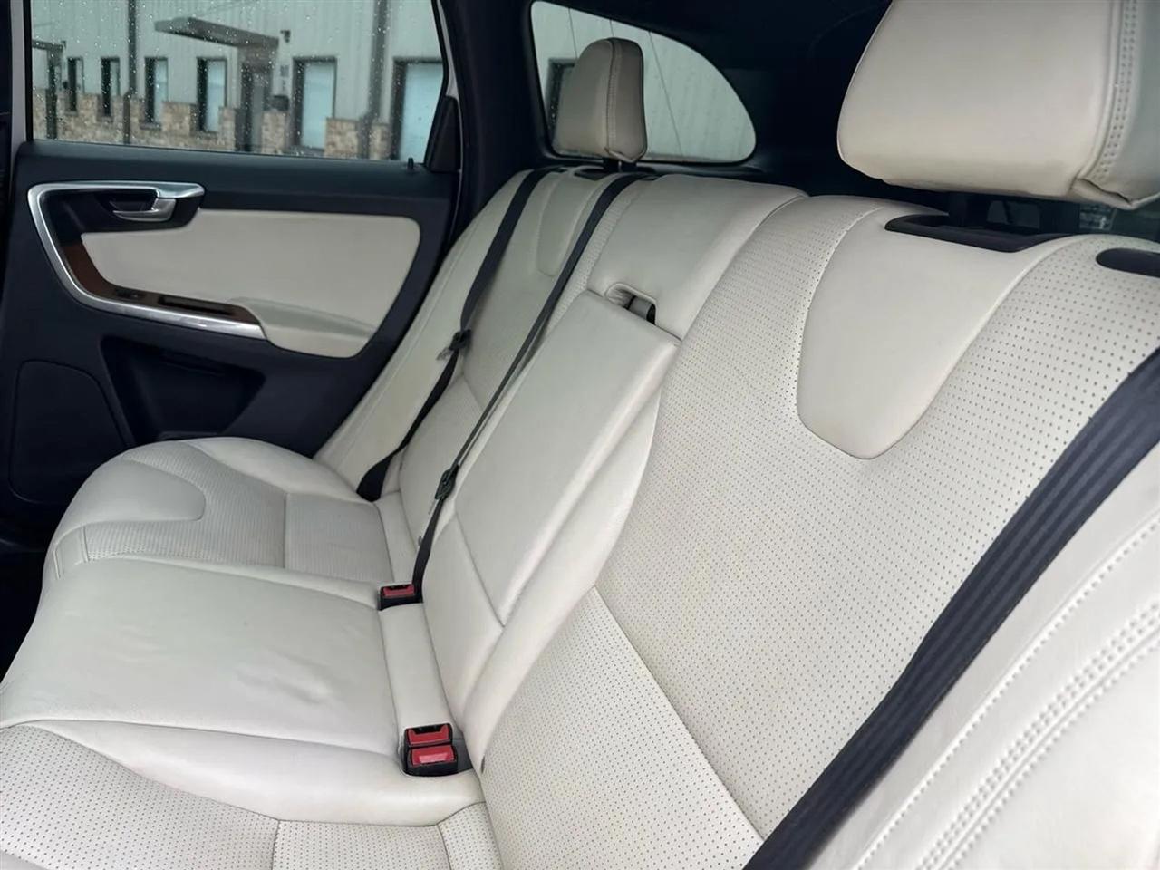 Volvo XC60 2015.5 AWD 4dr T6 Platinum 2015