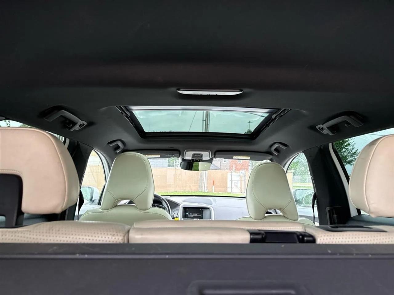 Volvo XC60 2015.5 AWD 4dr T6 Platinum 2015