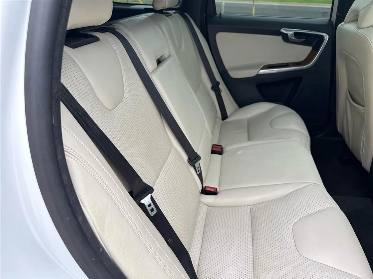 Volvo XC60 2015.5 AWD 4dr T6 Platinum 2015