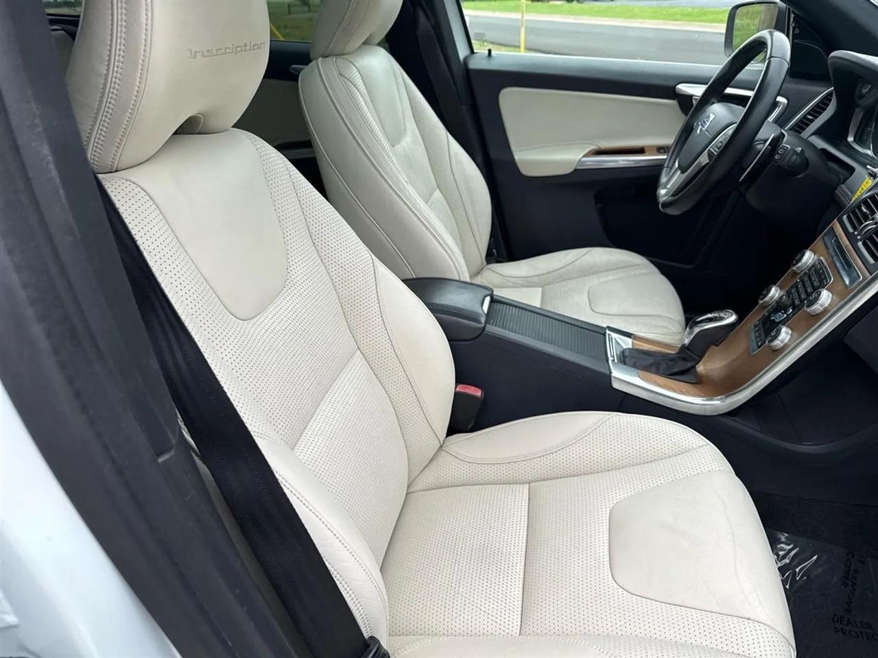 Volvo XC60 2015.5 AWD 4dr T6 Platinum 2015