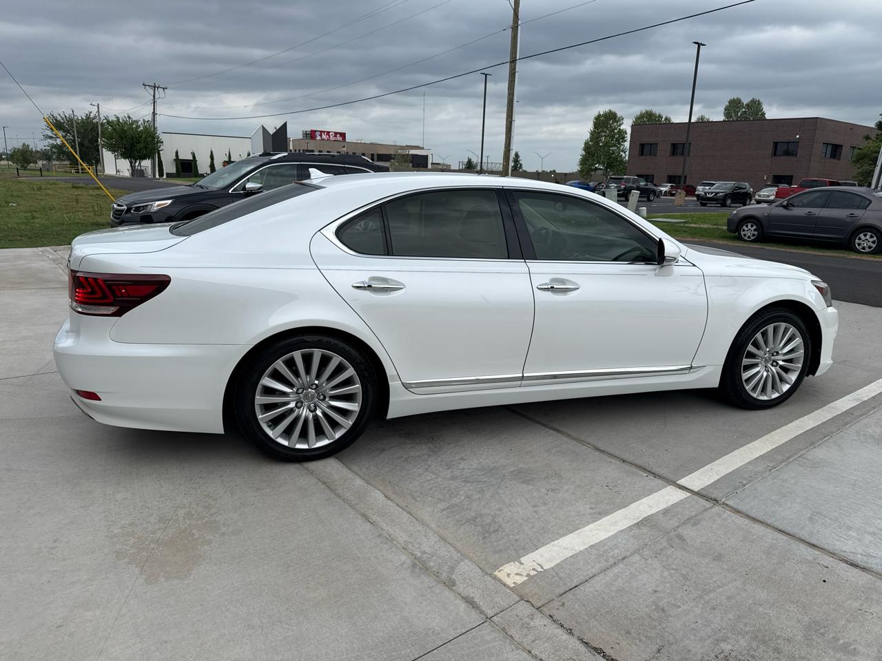 Lexus LS 460 4dr Sdn RWD 2013