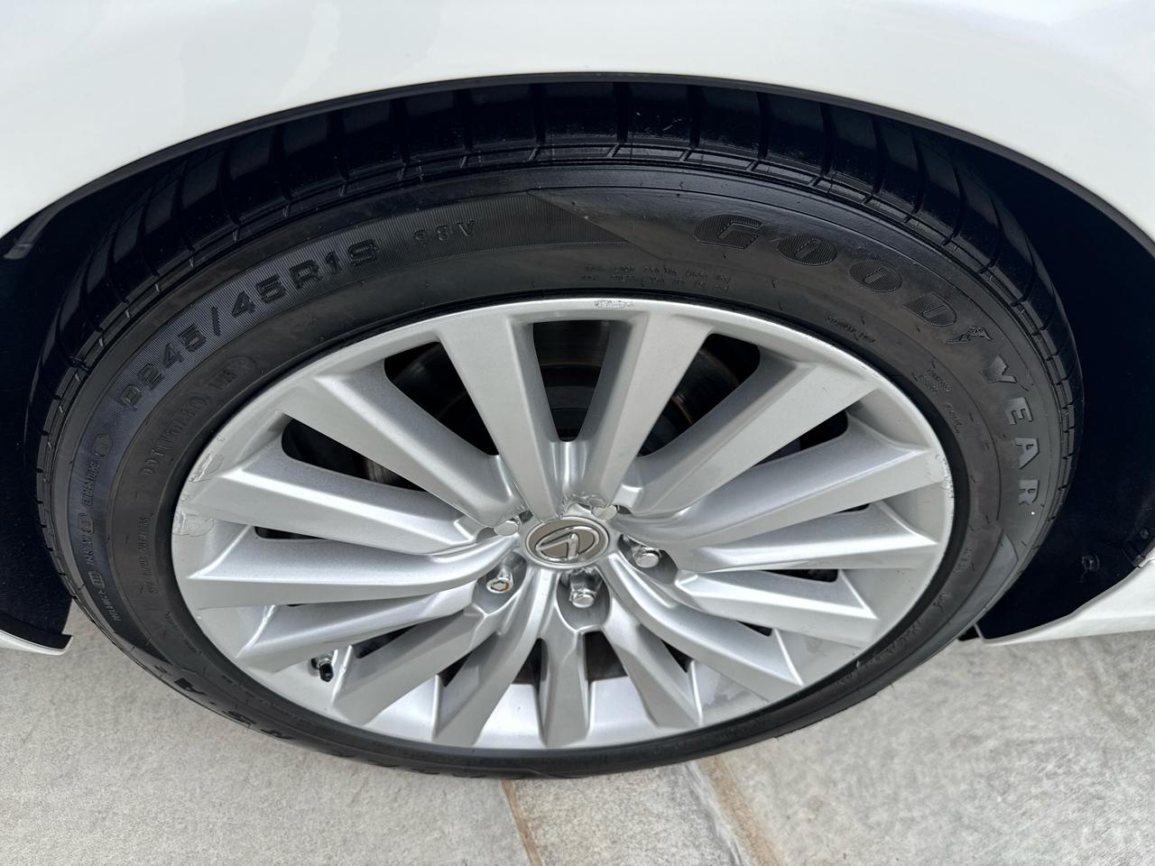 Lexus LS 460 4dr Sdn RWD 2013