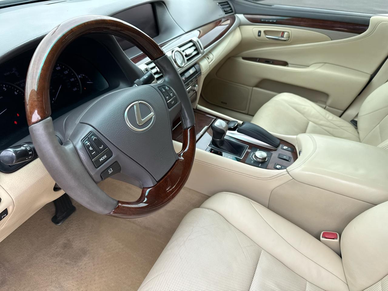 Lexus LS 460 4dr Sdn RWD 2013