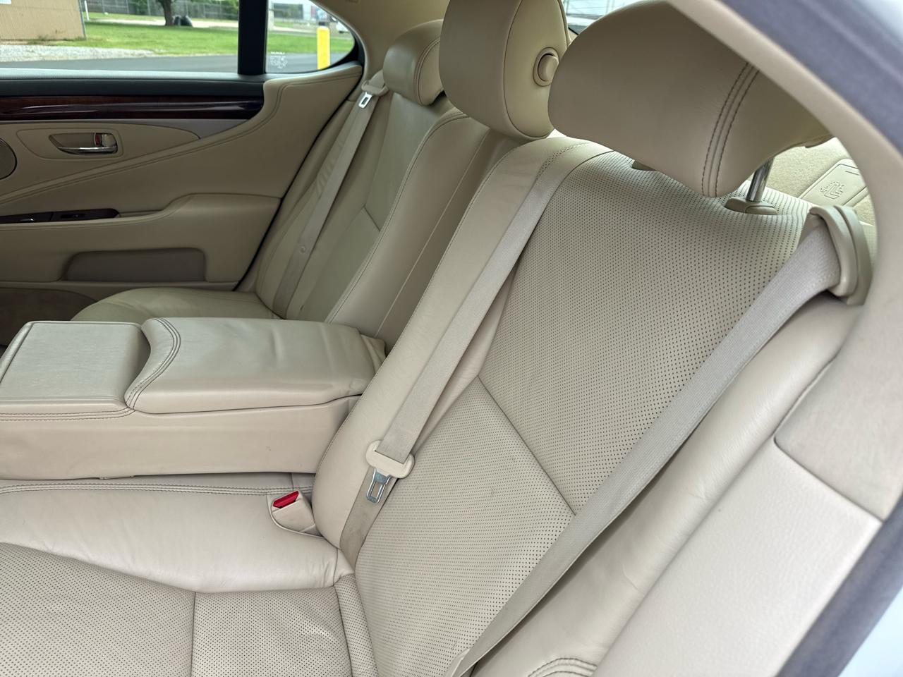 Lexus LS 460 4dr Sdn RWD 2013