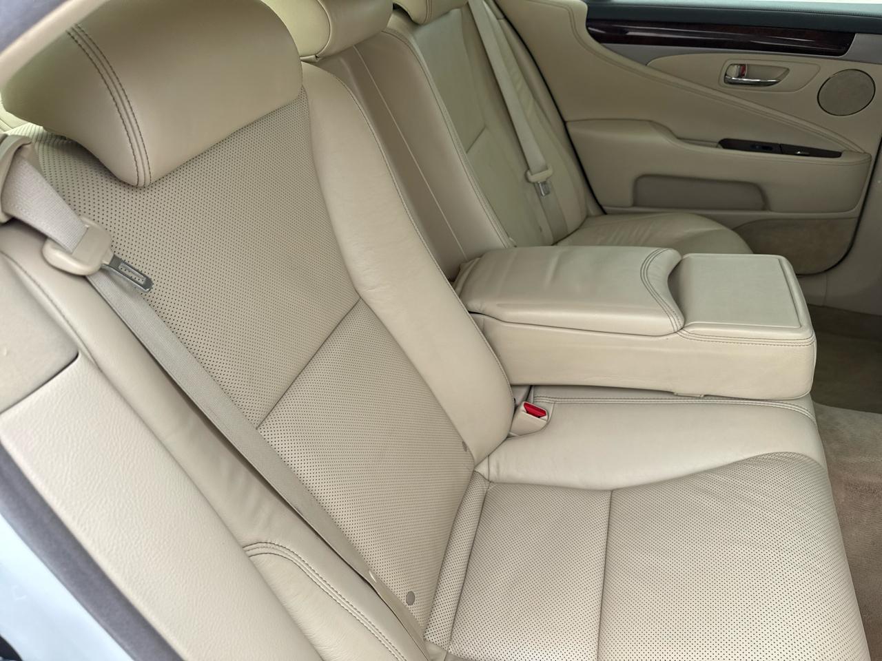 Lexus LS 460 4dr Sdn RWD 2013