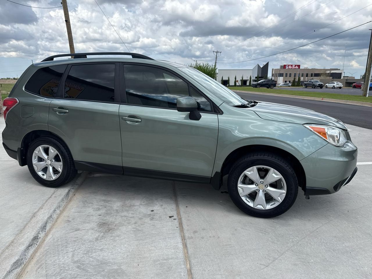 Subaru Forester 4dr CVT 2.5i Premium PZEV 2016