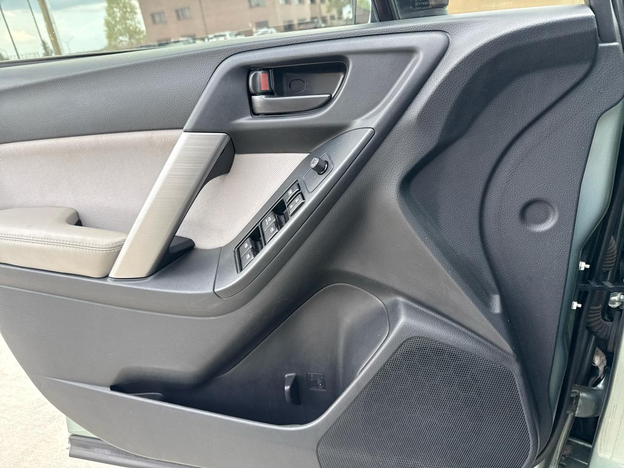 Subaru Forester 4dr CVT 2.5i Premium PZEV 2016