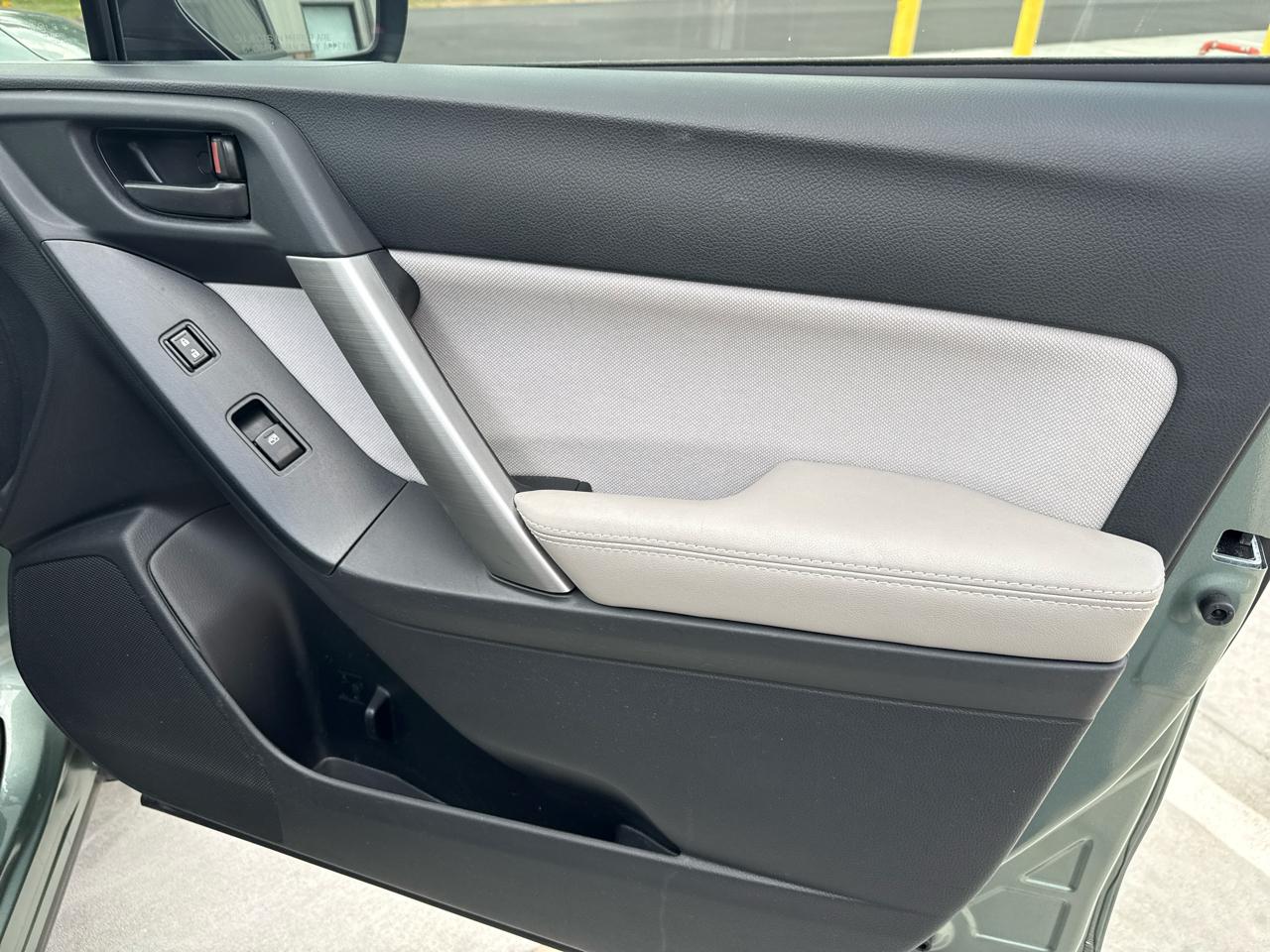 Subaru Forester 4dr CVT 2.5i Premium PZEV 2016