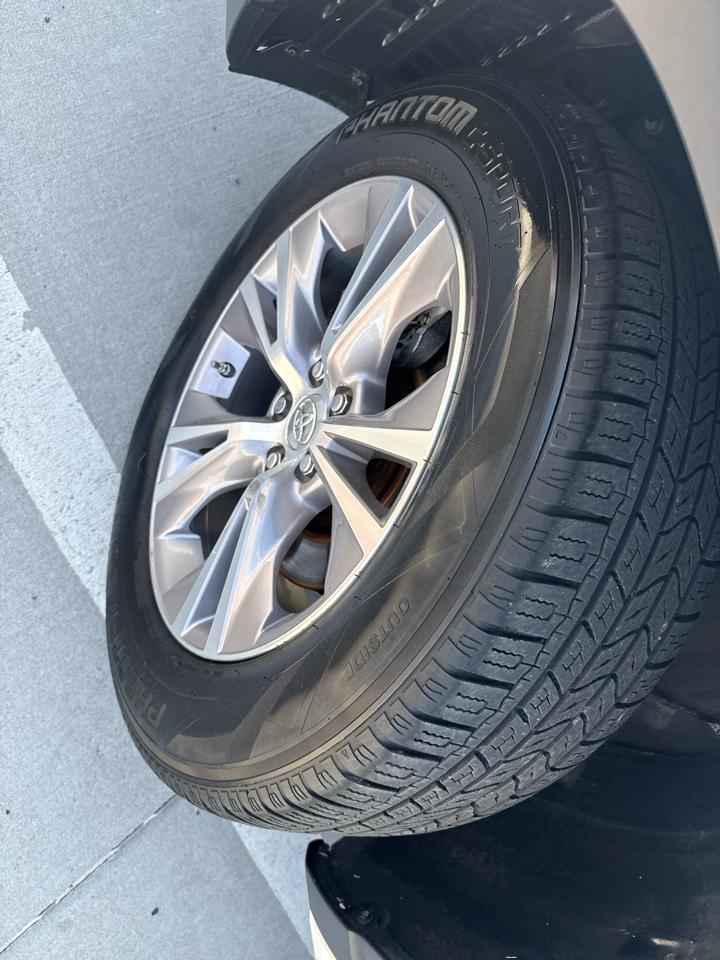 Toyota Highlander FWD 4dr V6 XLE (Natl) 2015