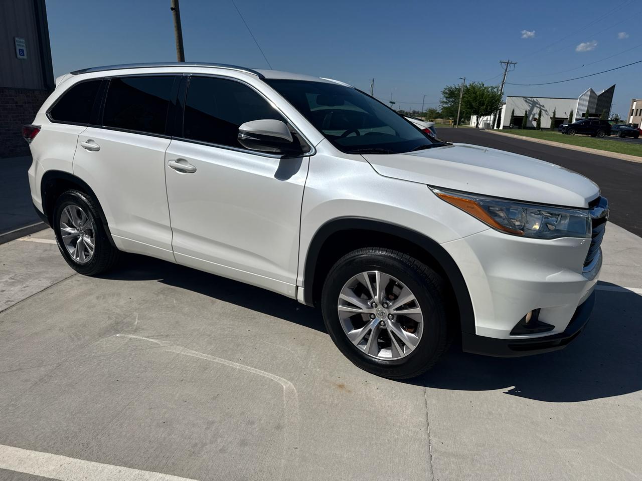 Toyota Highlander FWD 4dr V6 XLE (Natl) 2015