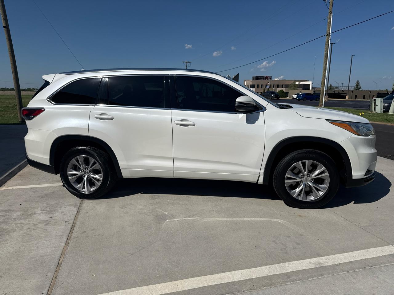 Toyota Highlander FWD 4dr V6 XLE (Natl) 2015