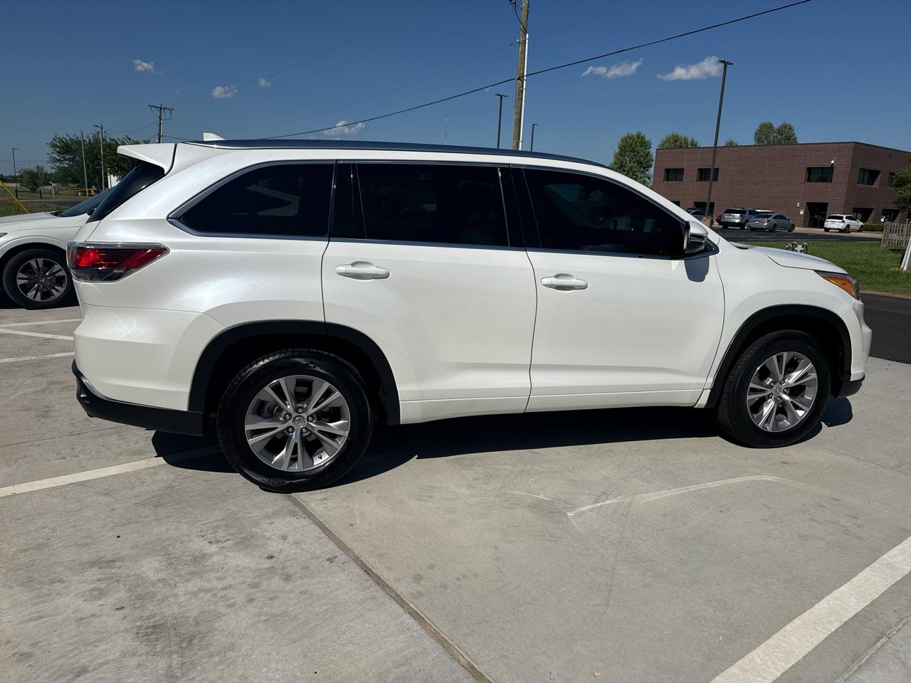 Toyota Highlander FWD 4dr V6 XLE (Natl) 2015
