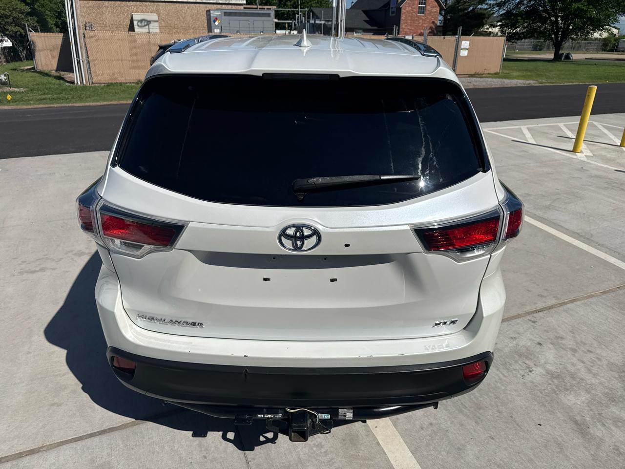 Toyota Highlander FWD 4dr V6 XLE (Natl) 2015