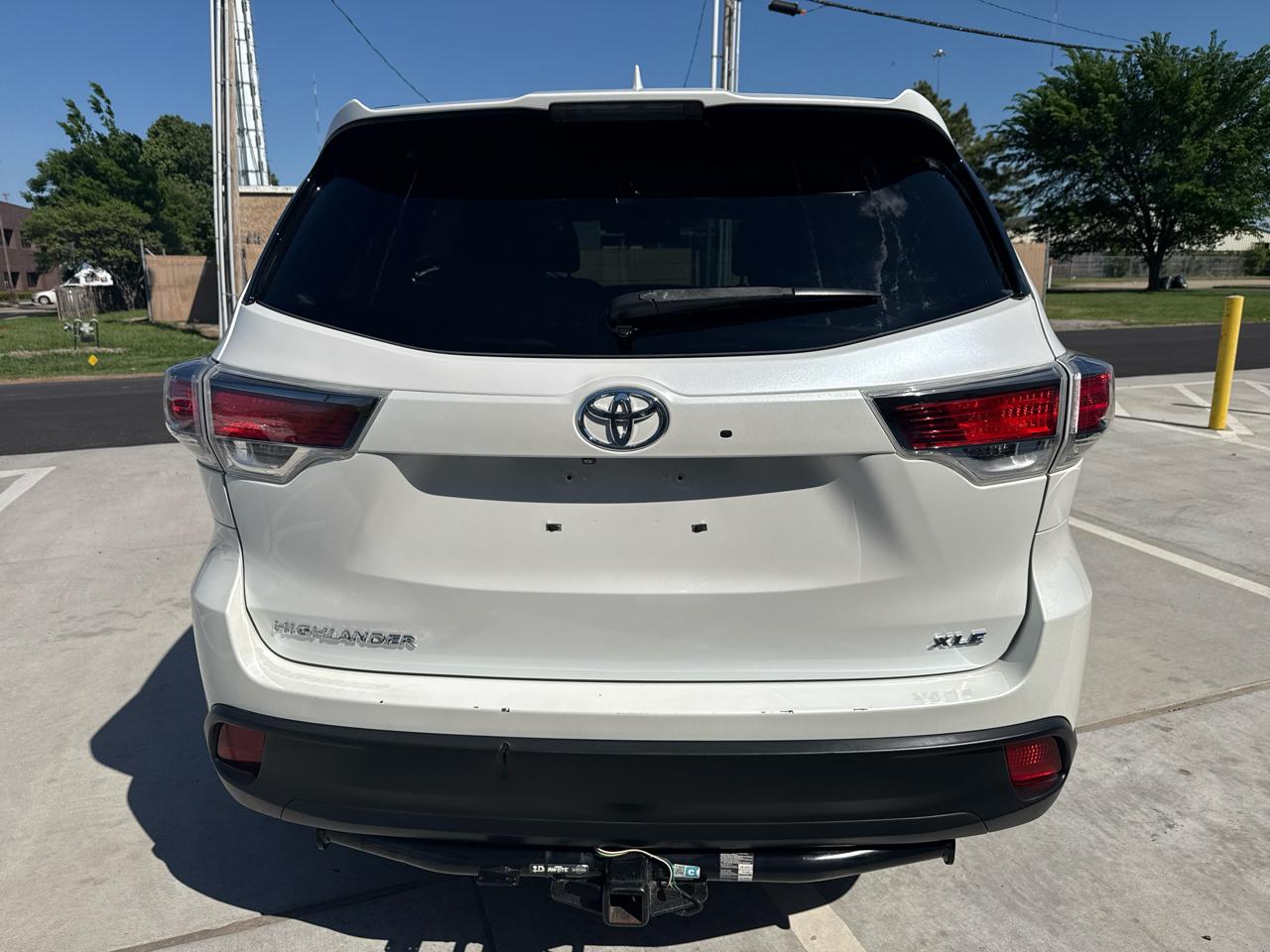 Toyota Highlander FWD 4dr V6 XLE (Natl) 2015