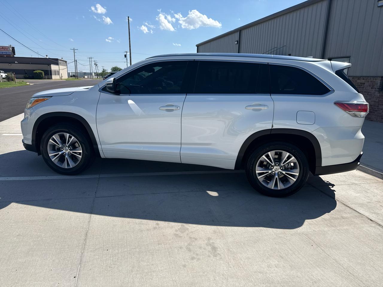 Toyota Highlander FWD 4dr V6 XLE (Natl) 2015