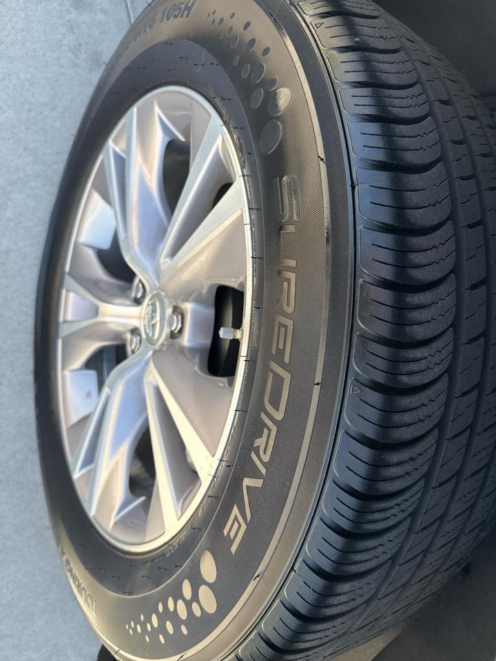 Toyota Highlander FWD 4dr V6 XLE (Natl) 2015