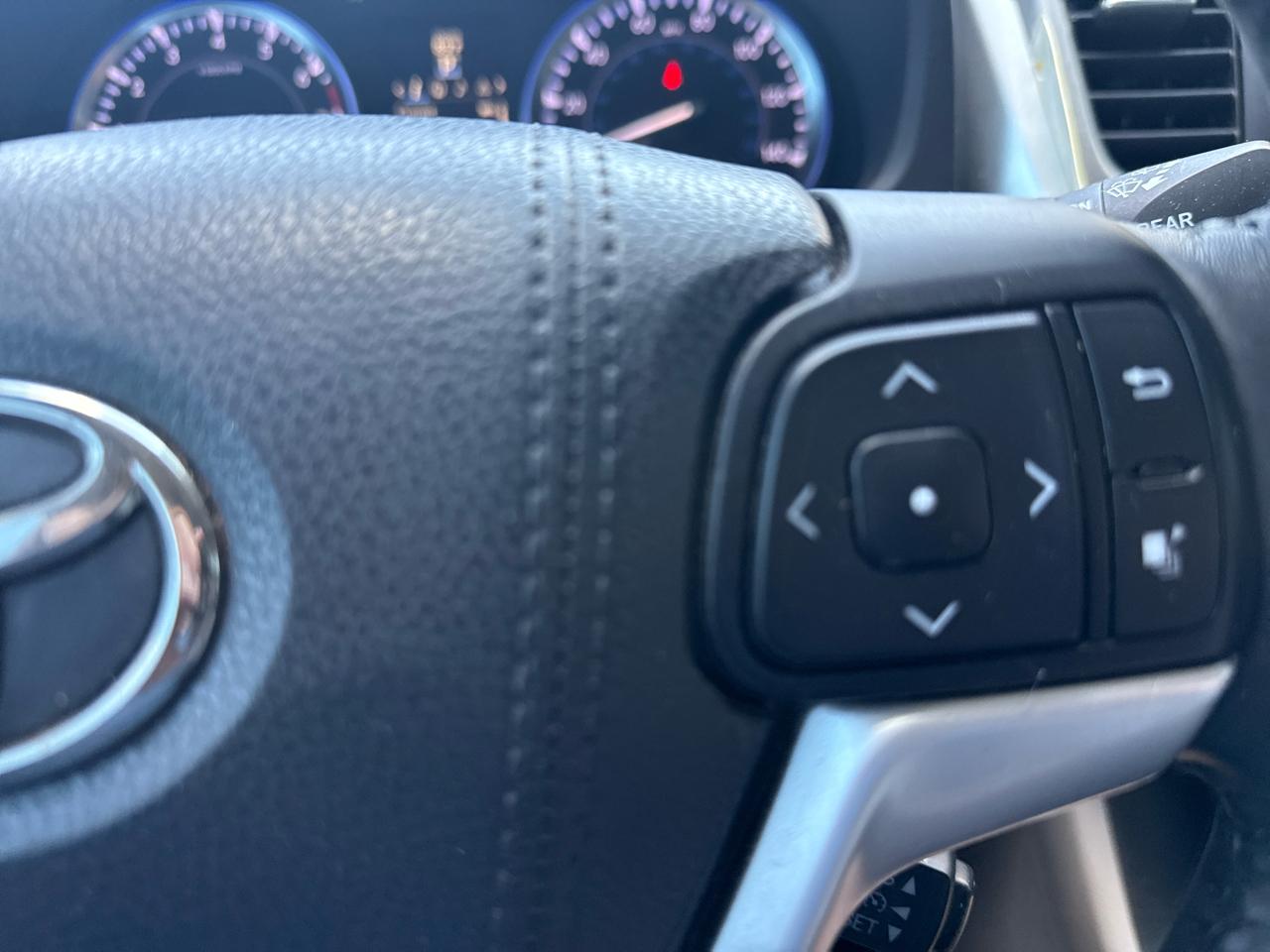 Toyota Highlander FWD 4dr V6 XLE (Natl) 2015