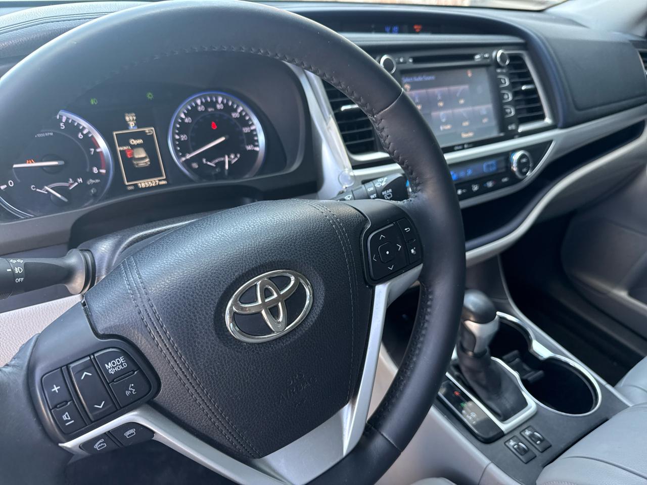 Toyota Highlander FWD 4dr V6 XLE (Natl) 2015