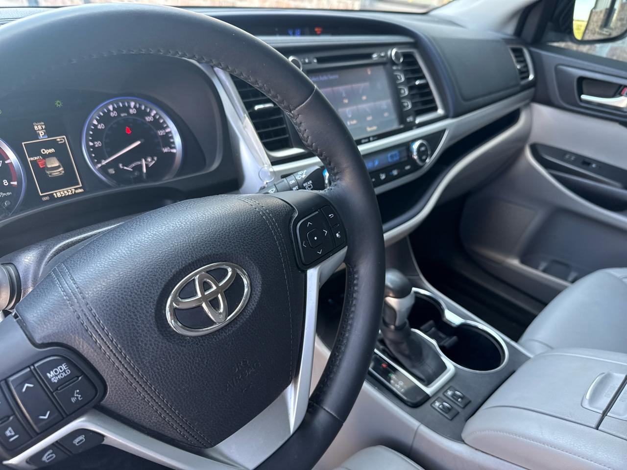 Toyota Highlander FWD 4dr V6 XLE (Natl) 2015