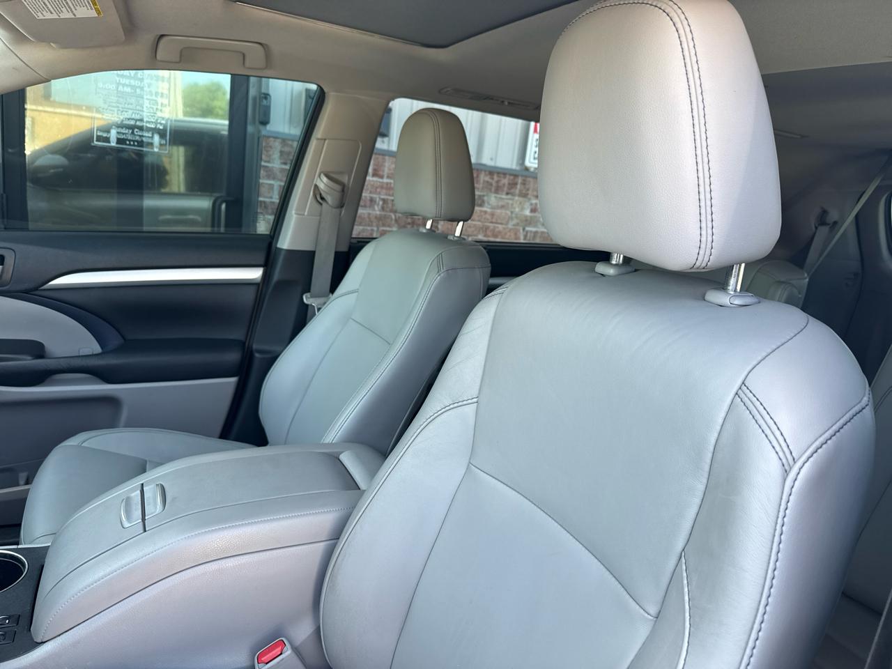 Toyota Highlander FWD 4dr V6 XLE (Natl) 2015