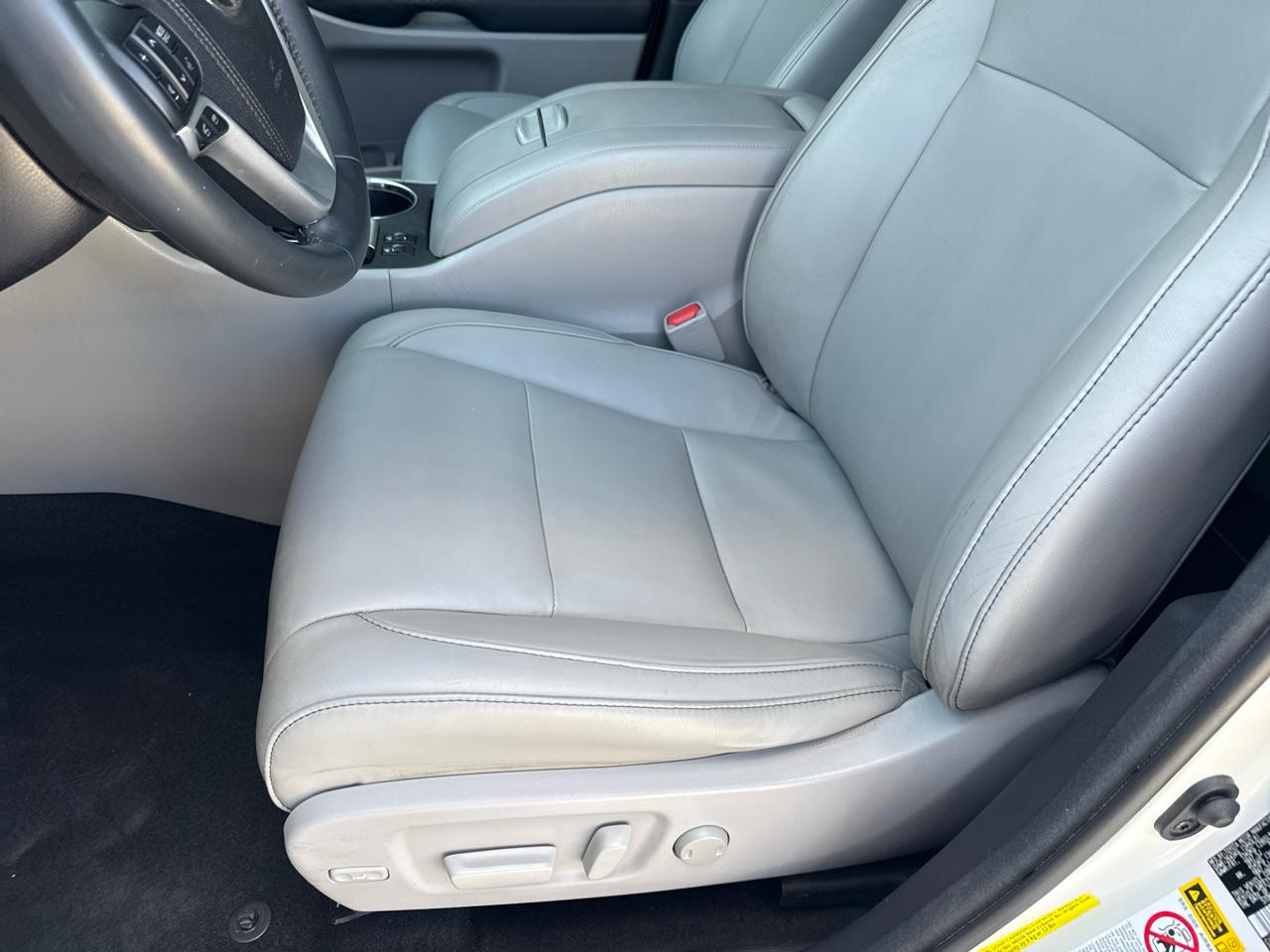 Toyota Highlander FWD 4dr V6 XLE (Natl) 2015