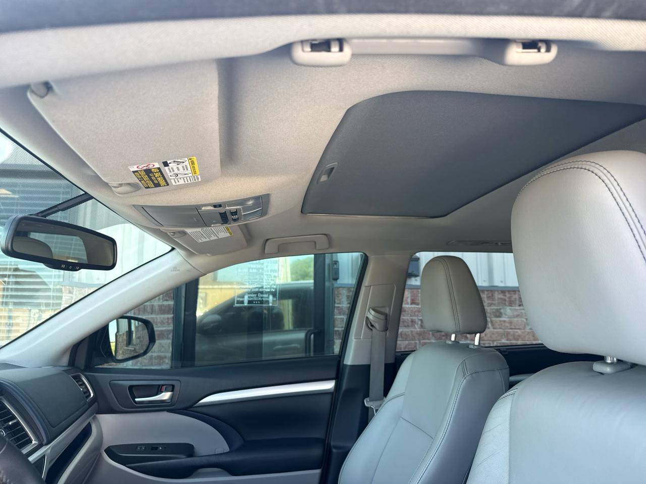 Toyota Highlander FWD 4dr V6 XLE (Natl) 2015