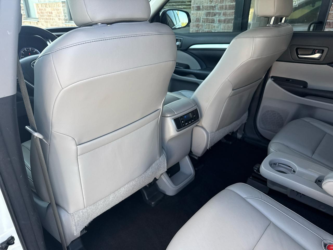 Toyota Highlander FWD 4dr V6 XLE (Natl) 2015