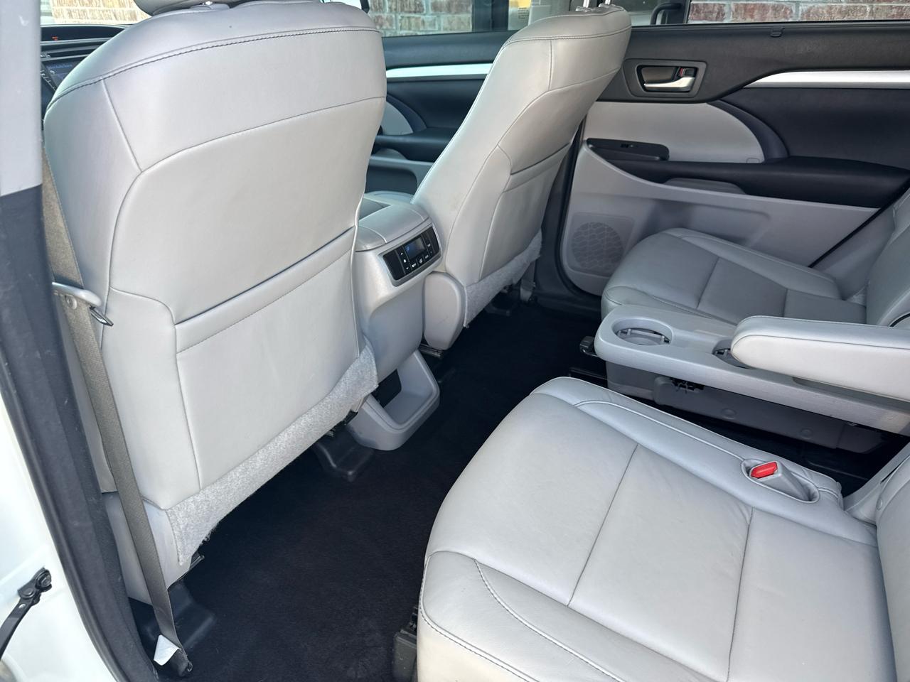 Toyota Highlander FWD 4dr V6 XLE (Natl) 2015