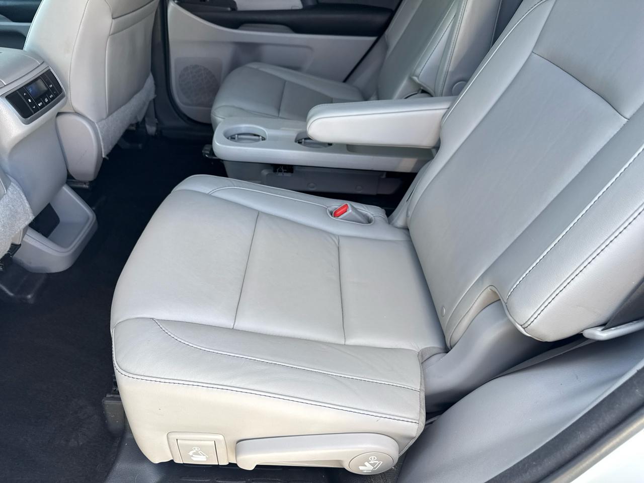 Toyota Highlander FWD 4dr V6 XLE (Natl) 2015