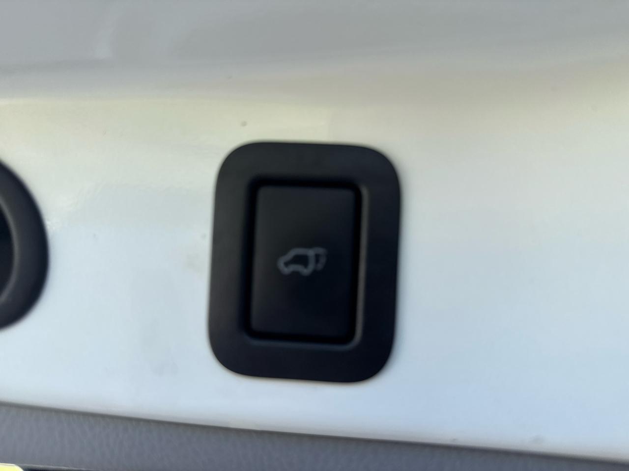 Toyota Highlander FWD 4dr V6 XLE (Natl) 2015