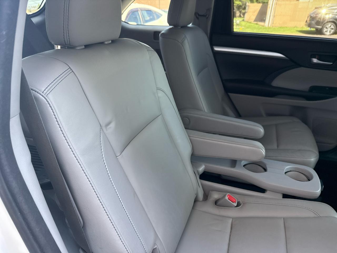 Toyota Highlander FWD 4dr V6 XLE (Natl) 2015