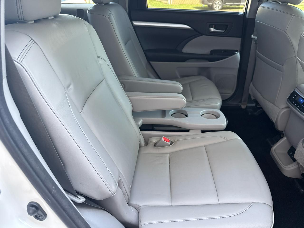 Toyota Highlander FWD 4dr V6 XLE (Natl) 2015