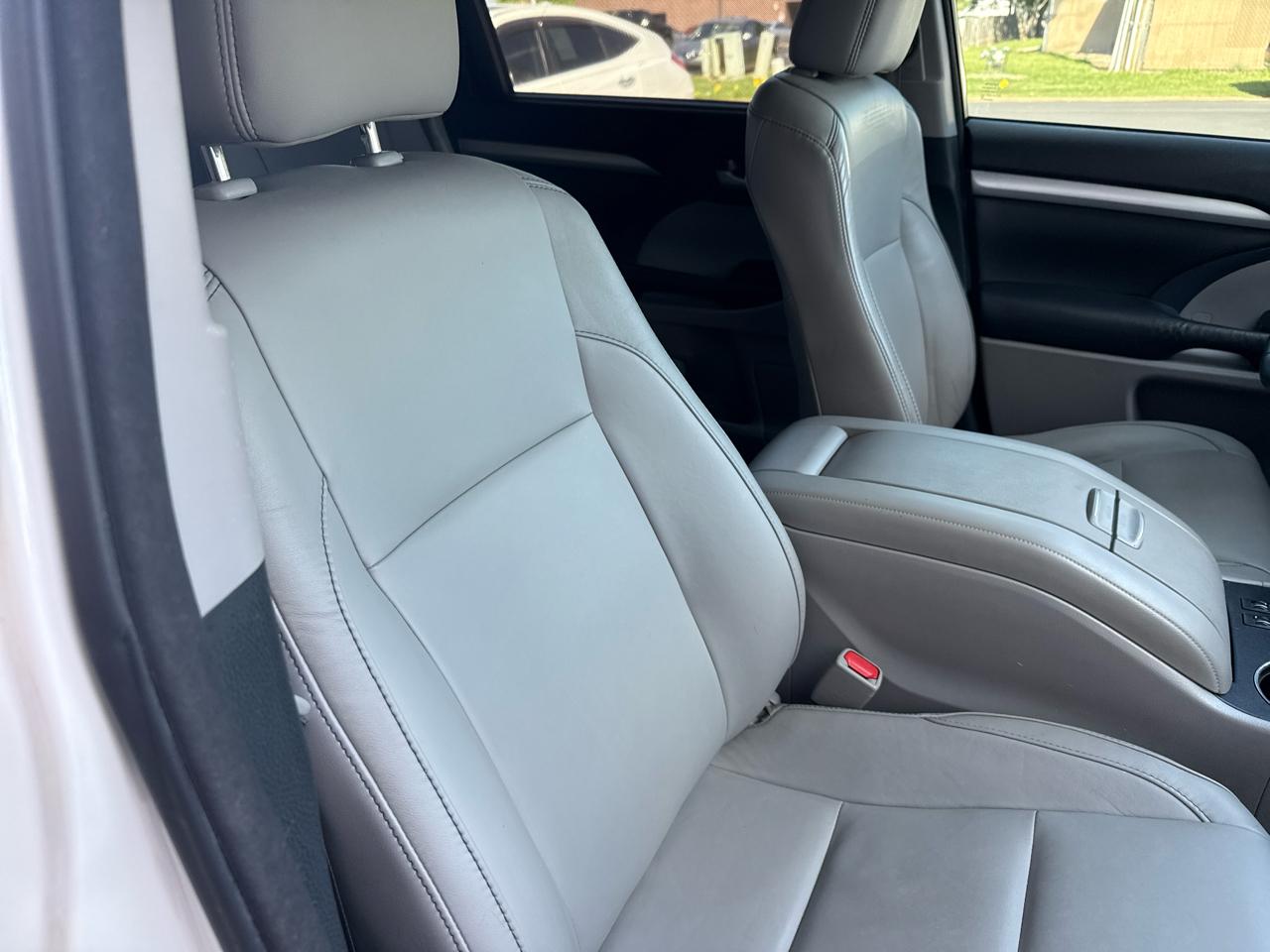 Toyota Highlander FWD 4dr V6 XLE (Natl) 2015