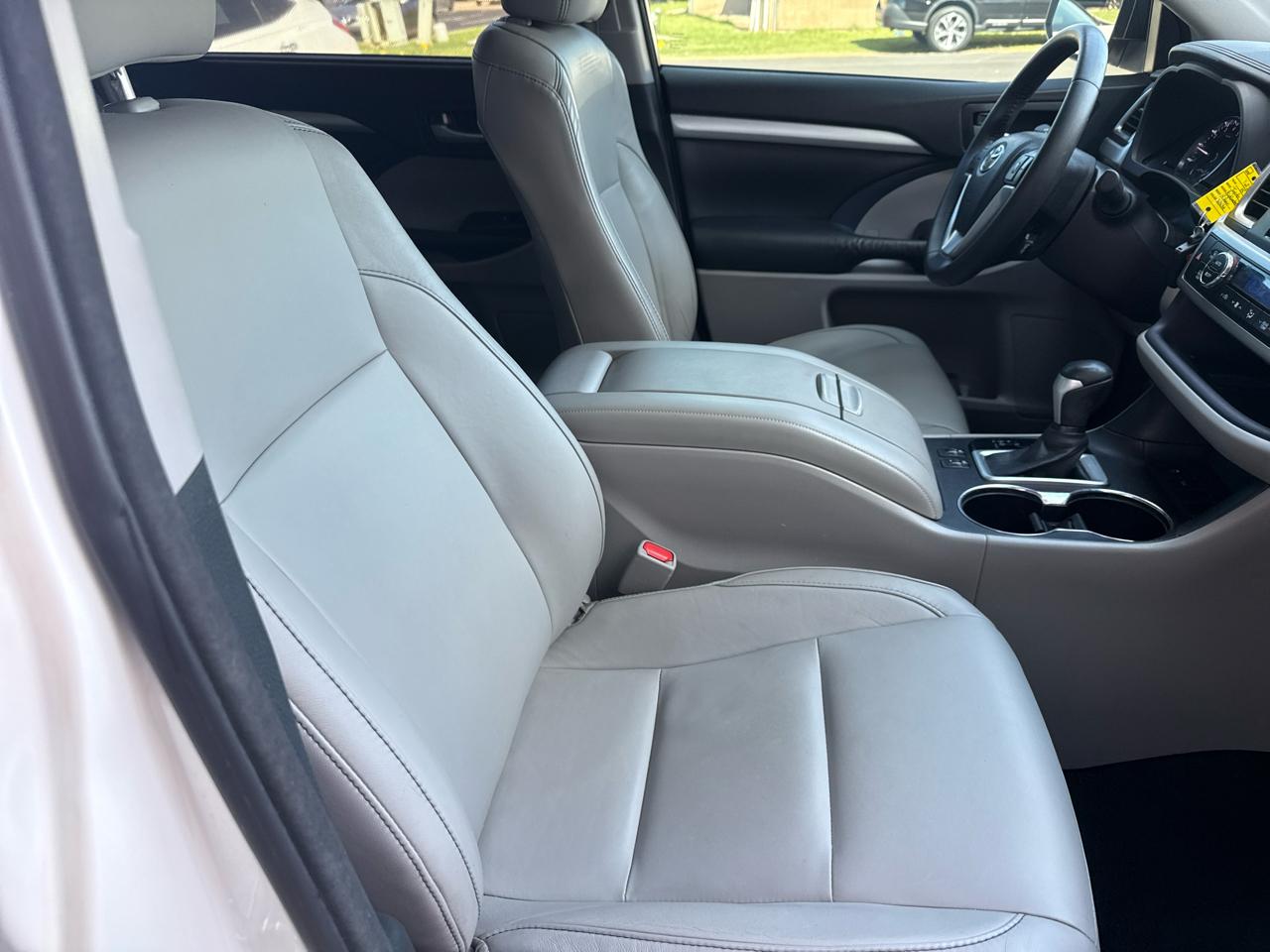 Toyota Highlander FWD 4dr V6 XLE (Natl) 2015