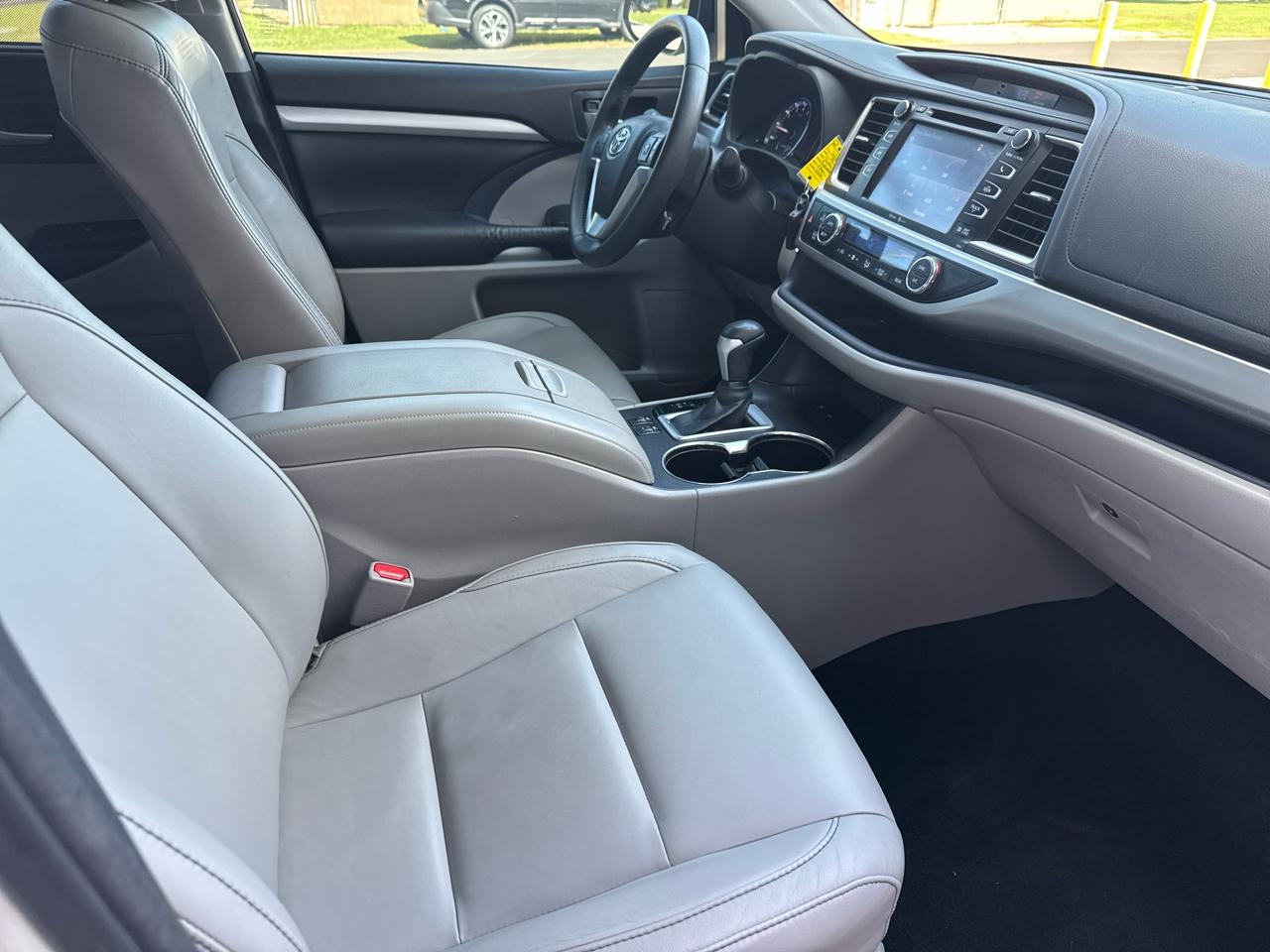 Toyota Highlander FWD 4dr V6 XLE (Natl) 2015