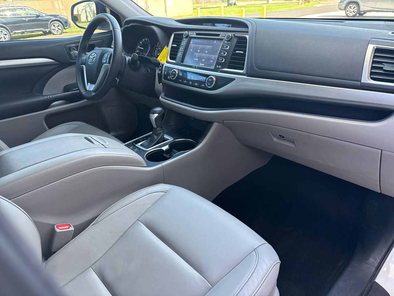 Toyota Highlander FWD 4dr V6 XLE (Natl) 2015