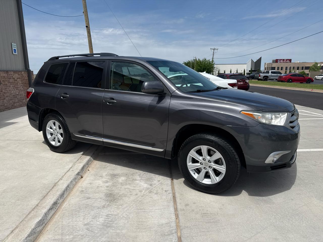 Toyota Highlander FWD 4dr V6 (Natl) 2012