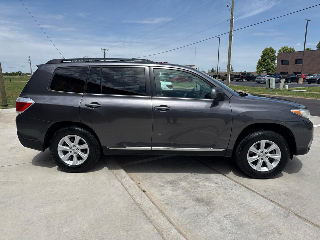 Toyota Highlander FWD 4dr V6 (Natl) 2012