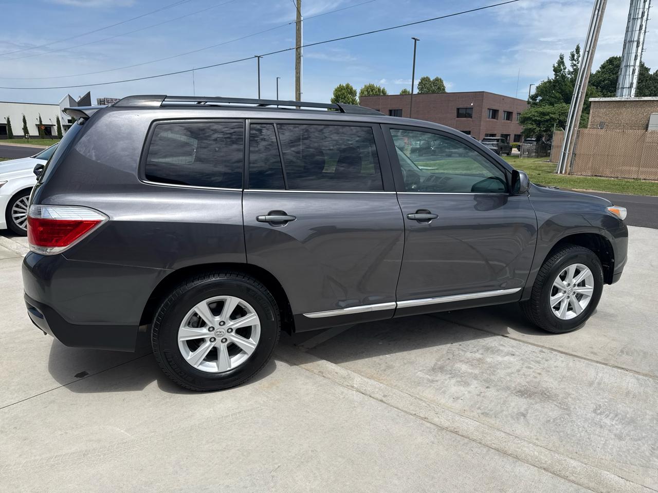 Toyota Highlander FWD 4dr V6 (Natl) 2012